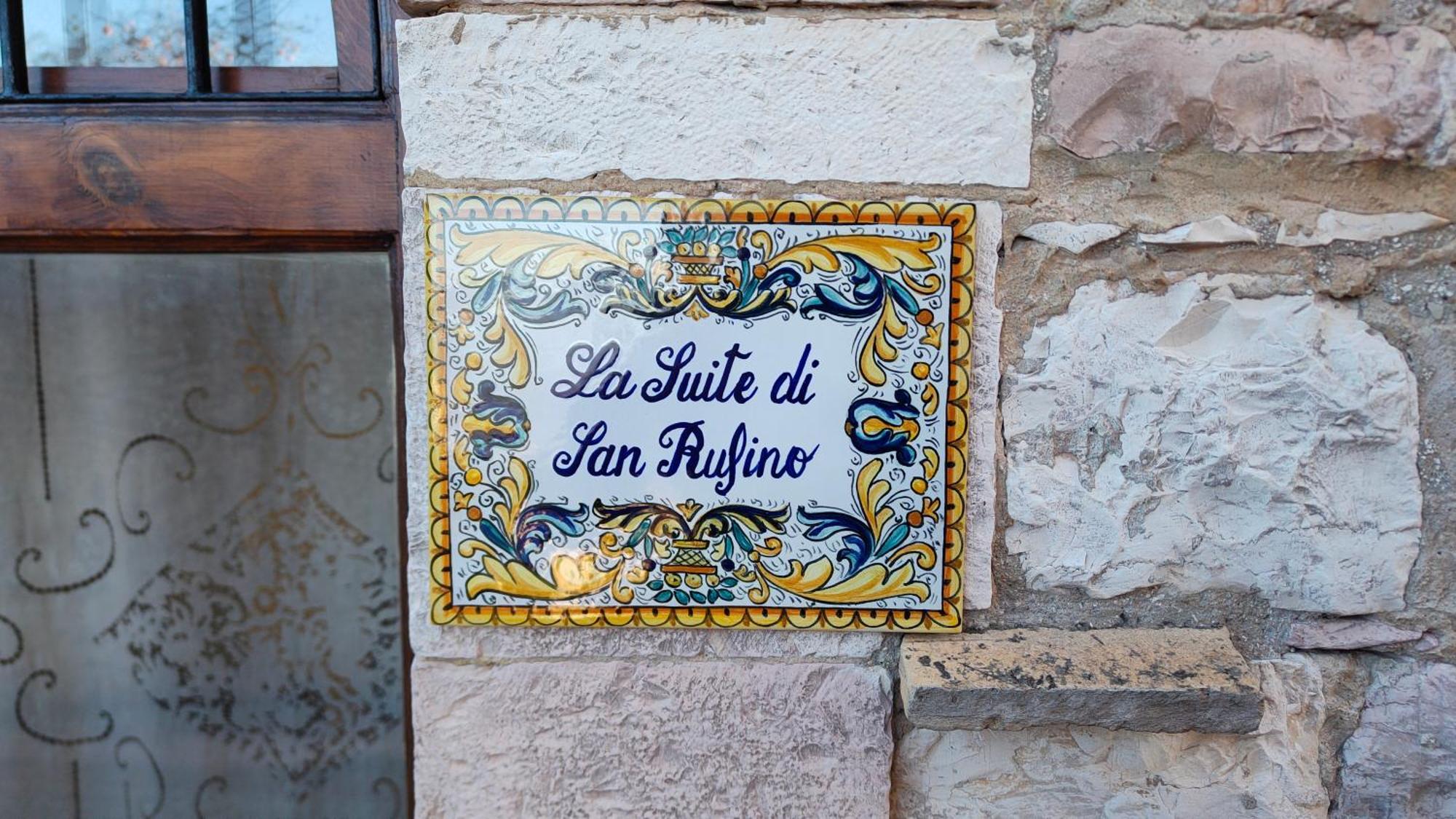 La Suite Di San Rufino - Centralissimo - 2 Letti Matrimoniali - A 6 Minuti Da Carlo Acutis - Myassisisuite, I Dettagli Che Fanno La Differenza Eksteriør billede